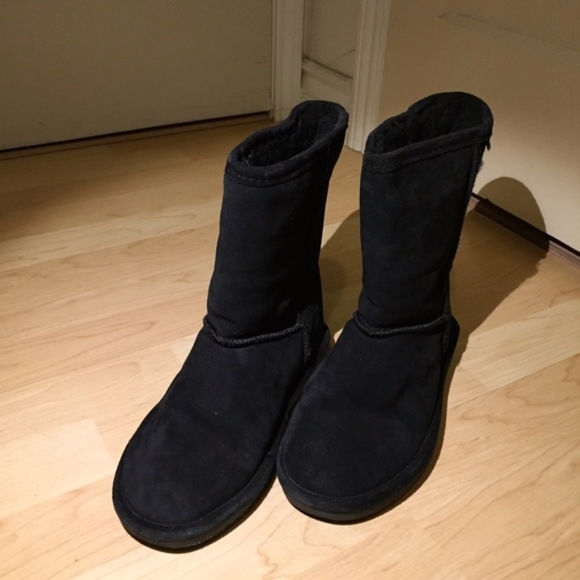 [SOLD] Bearpaw Emma Short Black Suede Boots Size 6 - Picture 4 of 6
